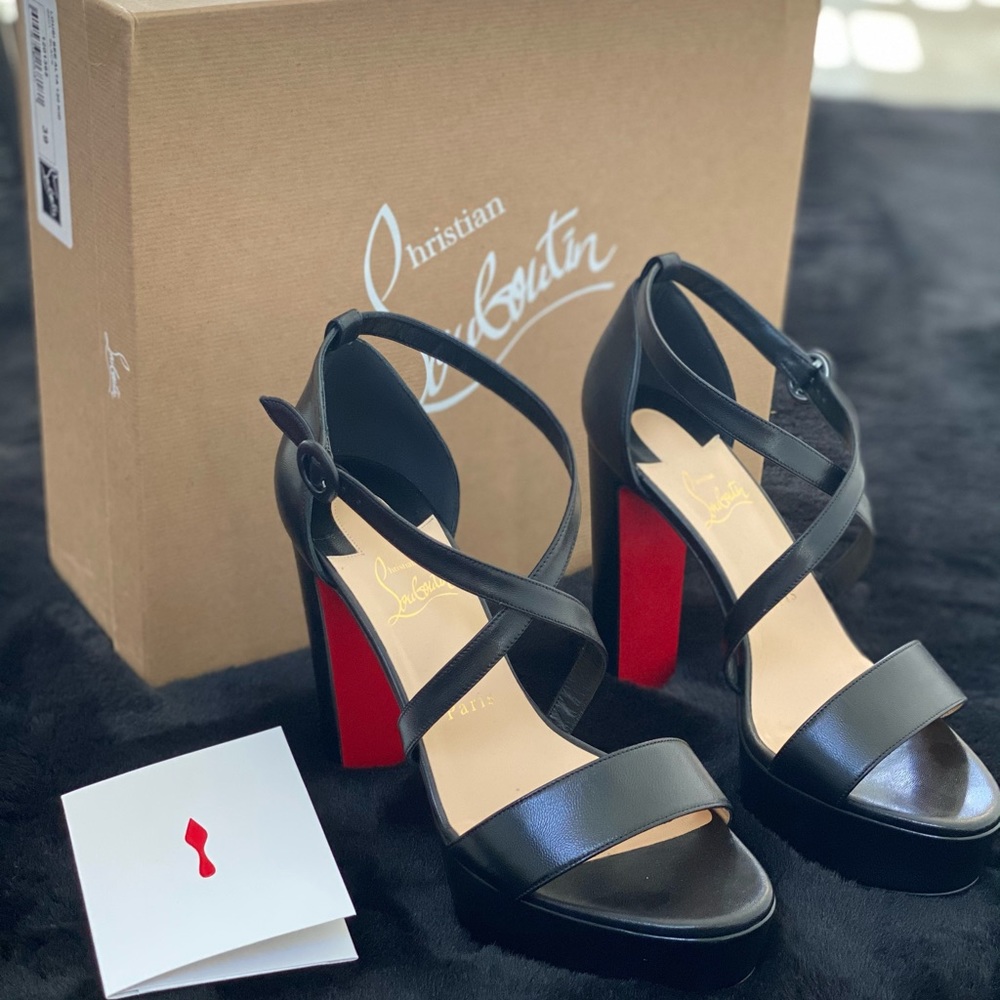 NEVER USED CHRISTIAN LOUBOUTIN SIZE 39
